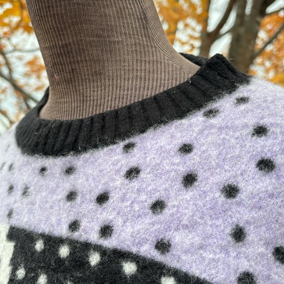 Mickey Mouse sweater no tags. - Picture 4 of 7